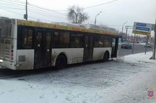 В Волгограде в результате ДТП с автобусом госпитализирована кондуктор