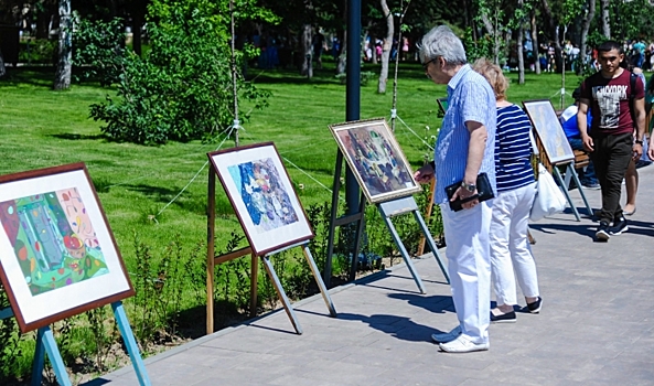 В Волгограде состоялась выставка детских работ «Салют Победы»