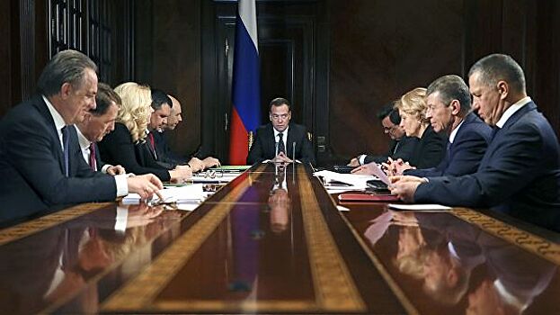 На форуме в Сочи подписали контракты на триллион рублей