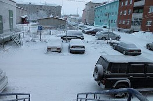 Пьяная красноярка устроила дебош - разгромила чужие автомобили