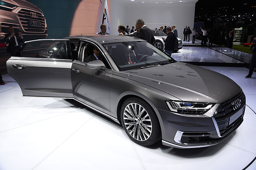 Audi A8L. На таком авто ездит канцлер Германии Ангела Меркель