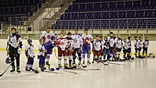 Экс-игрок КХЛ Абдуллин устроил матч со звездами хоккея для дворовой команды из Строгина