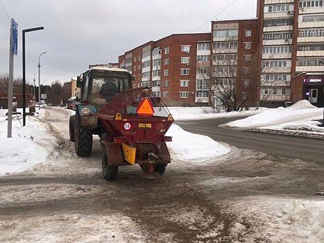 «Кадры решают всё»: в Воткинске не хватает водителей снегоуборочной техники