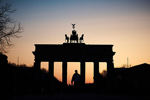 Власти Берлина отключили подсветку 100 зданий в целях экономии