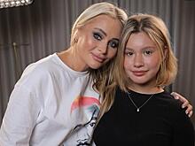Дана Борисова объяснила, почему согласилась оплатить пластическую операцию 17-летней дочери: «Целиком ее инициатива»