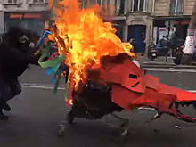 Полиция применила слезоточивый газ на первомайской демонстрации в Париже