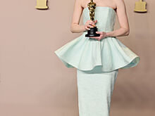 Наряды на «Оскаре 2024»: обтекаемые силуэты, блестящие ткани и лаконичные аксессуары