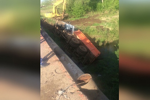 В Башкирии «МАЗ» упал с моста в реку