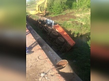 В Башкирии «МАЗ» упал с моста в реку