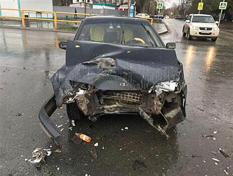 Автомобилистка пострадала при столкновении "Газели" и "пятнадцатой" в пос. Мехзавод