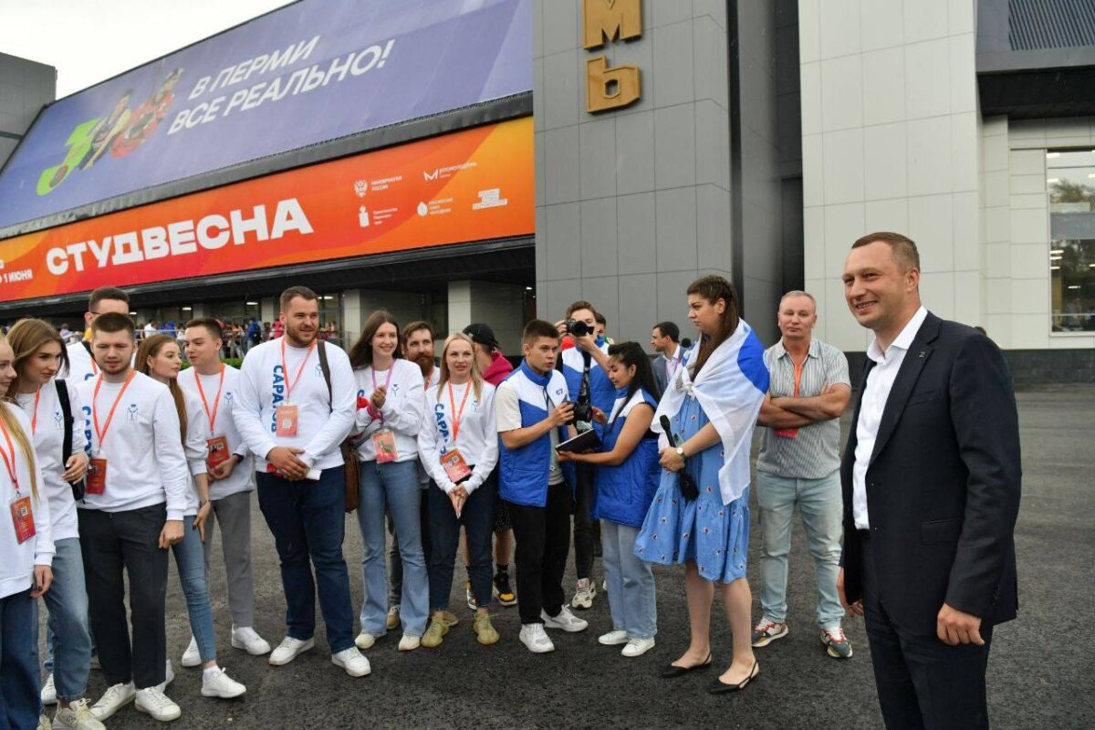 Роман Бусаргин приехал в Пермь поддержать молодежную делегацию Саратовской области