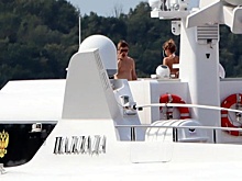 В РПЦ отказались комментировать фото с молодыми людьми в купальниках на яхте «Паллада»