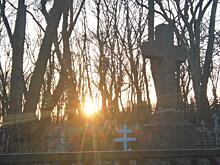 Курян призвали не посещать кладбища в приграничье из-за опасности минирования