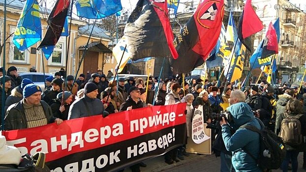 СМИ: во Львове бандеровский флаг будут вывешивать девять раз в году