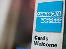 Чистая прибыль American Express сократилась почти вдвое