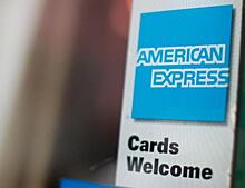 Чистая прибыль American Express сократилась почти вдвое