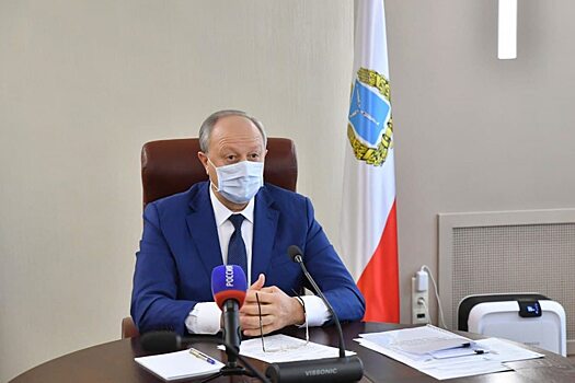 Радаев поставил задачу усилить работу колл-центров и организовать коечный фонд