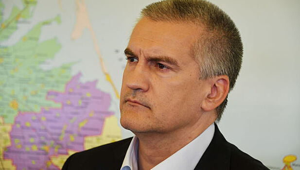 Аксенов пообещал финансовую помощь крымчанам, застрявшим в Египте