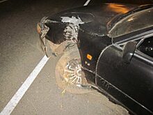 Под Орлом «Лексус», уходя от столкновения, врезался в столб