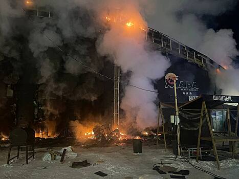 Спасались через крышу: в Тольятти ночью сгорел трехзвездочный отель на берегу Волги