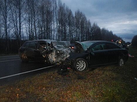 Сразу три человека погибли в аварии под Костромой