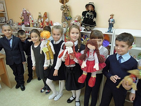 Детская библиотека № 2: лабиринт «В каждой кукле спрятана тайна и в каждой кукле спрятана сказка»