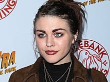 Дочь Курта Кобейна скрыла полноту нелепым нарядом