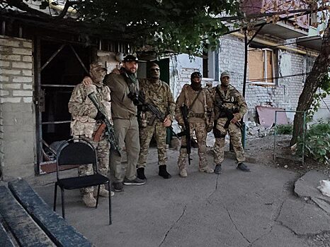«Вдруг смотрю, стоят Вагнер»: бизнесмен Пригожин объяснил фото с бойцами из ЧВК из Попасной