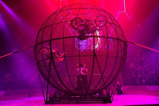 Шоу "ОдержиМЫе": мотоциклисты против клоунов