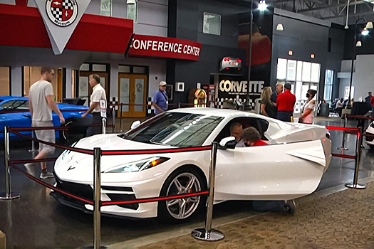 95-летний ветеран Второй мировой исполнил мечту и купил Chevrolet Corvette