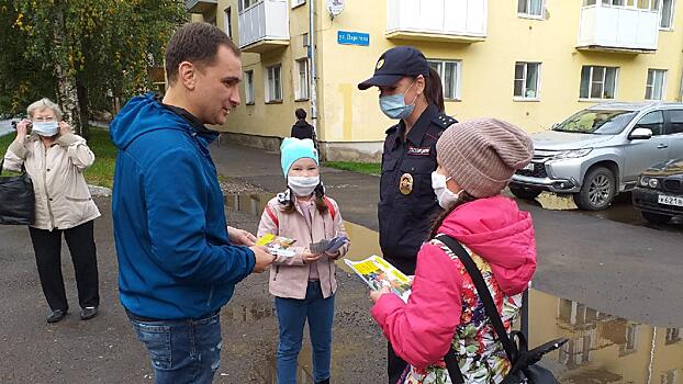 О правилах безопасности напомнили пешеходам и велосипедистам юные инспекторы движения Вологды