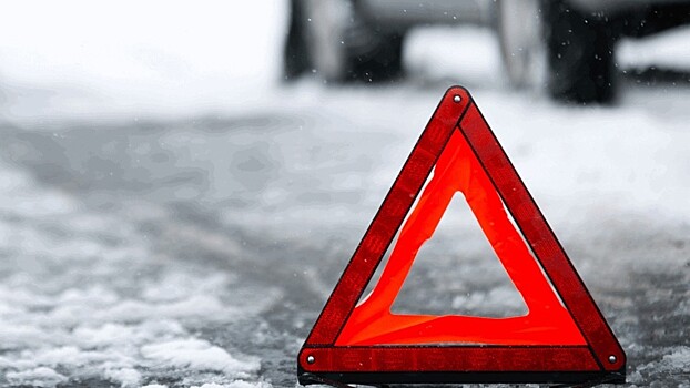 В Вологде неизвестный водитель сбил с ног женщину во дворе и скрылся