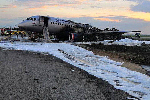 Из 78 пассажиров загоревшегося SSJ-100 выжило 37 человек