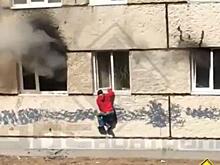 «Ломай, не бойся»: спасение во время пожара сняли на видео во Владивостоке