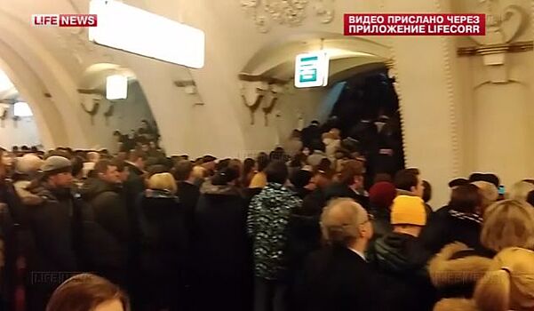 На станции «Боровицкая» произошла давка из-за сломанного эскалатора