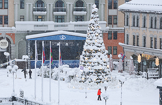 На горнолыжных курортах Сочи пошел долгожданный снегопад