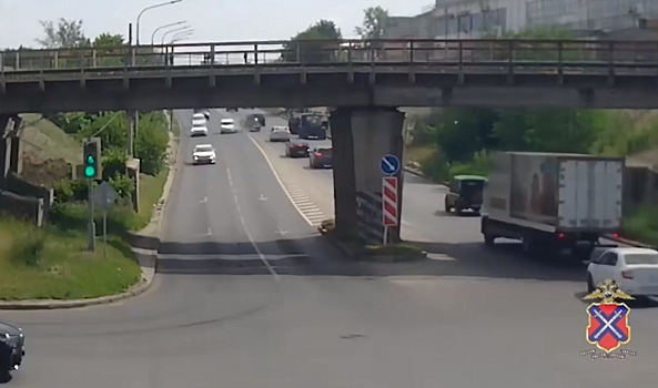 Опубликовано видео крупного ДТП на улице Рокоссовского в Волгограде