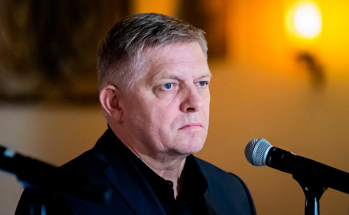 Фицо предложил протестующим студентам ехать воевать на Украину