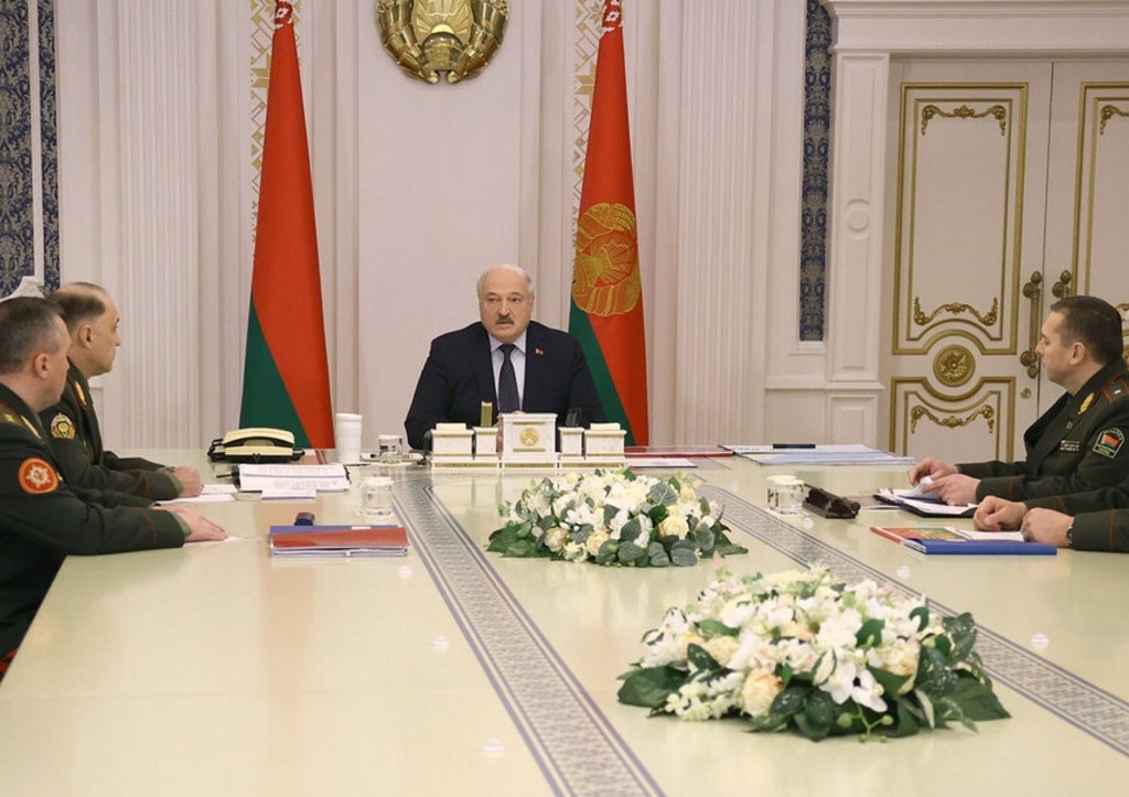 Лукашенко поручил военным «держать в прицеле» Литву