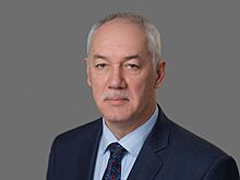 Председатель Думы Владивостока Андрей Брик поздравляет с Днем Победы