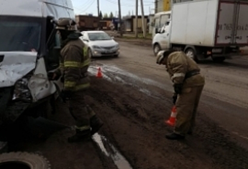 Пять человек пострадали в Омске при столкновении автобуса и маршрутки