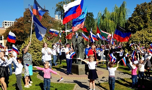Волгоградцы отметили годовщину присоединения Донбасса