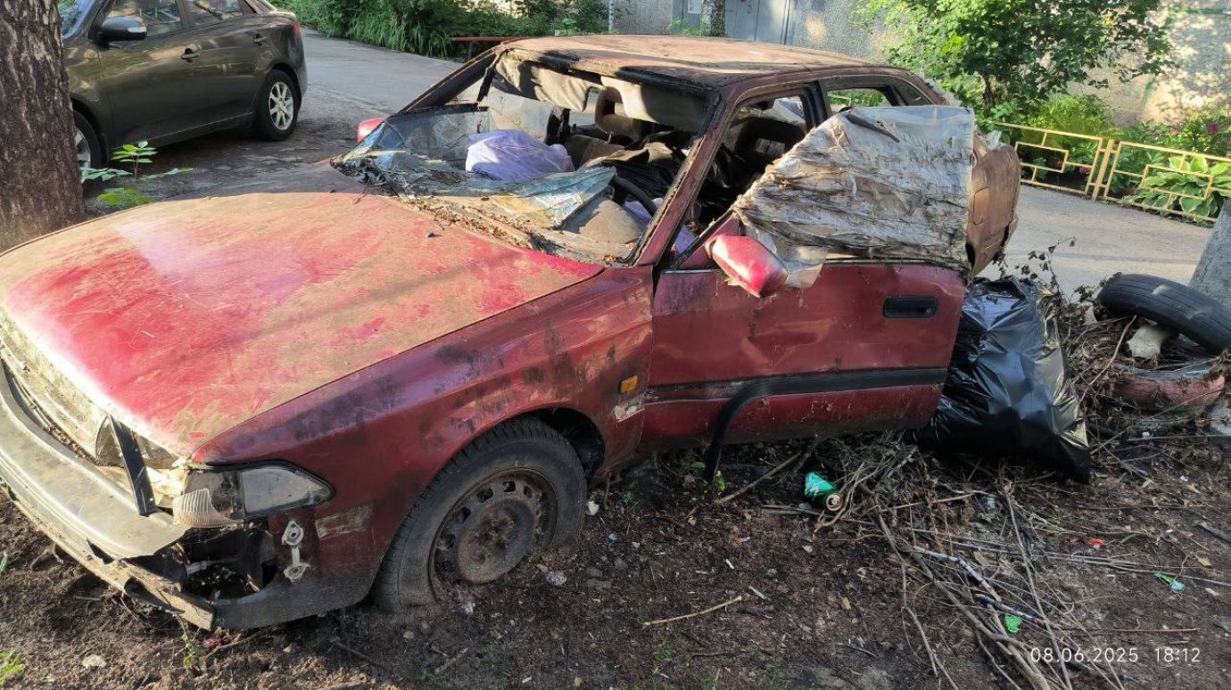 Пензенцы делятся адресами вросших в землю автомобилей