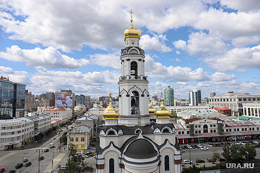 Полуголые модели сфотографировались на фоне храма в Екатеринбурге