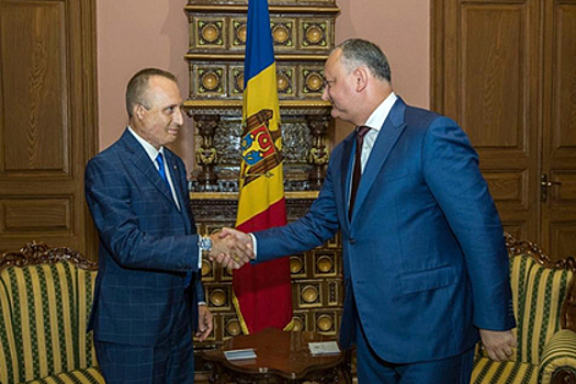 Глава Молдавии вручил орден экс-послу РФ за укрепление дружбы между странами