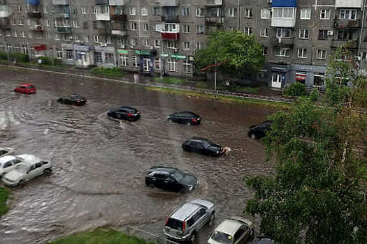 Автоюрист Воропаев: иногда можно получить компенсацию за затопление авто в дождь