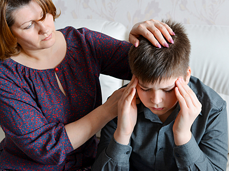 Почему болит голова у школьника: 10 причин, о которых должны знать родители