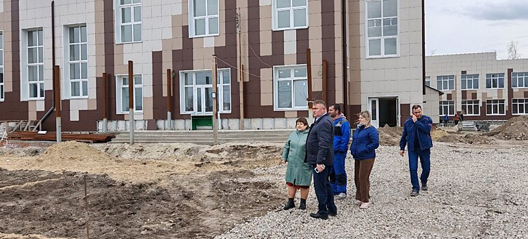 «Партийный десант» проверил ход капремонта в сельской школе
