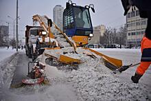 В Екатеринбурге продолжается война со снегом. Когда она закончится?