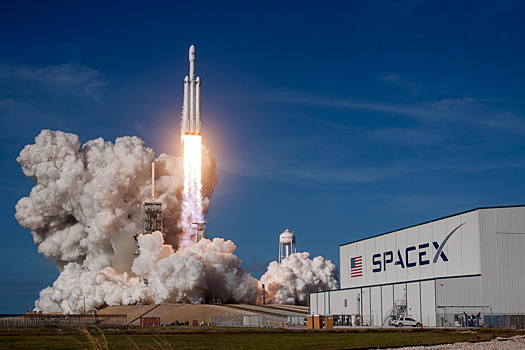 Falcon Heavy стартовала с мыса Канаверал
